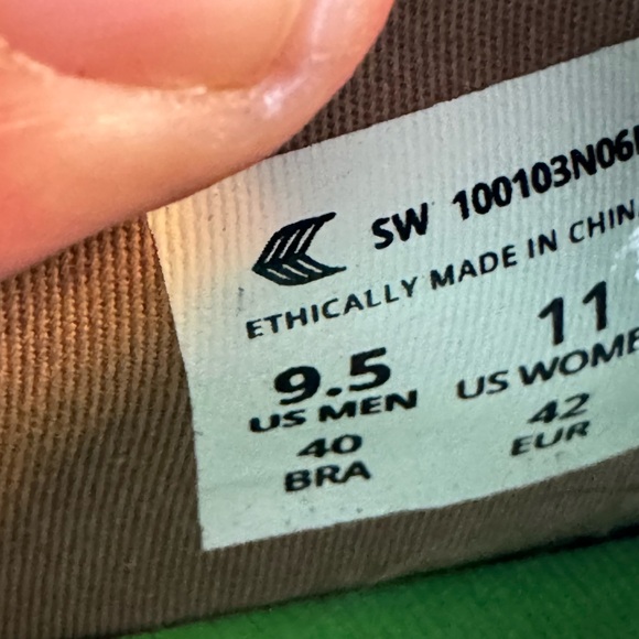 Tan Taupe Cariuma Canvas Sneakers Men’s 9.5 Women’s 11 Unisex Sustainable MINTY - Picture 7 of 11